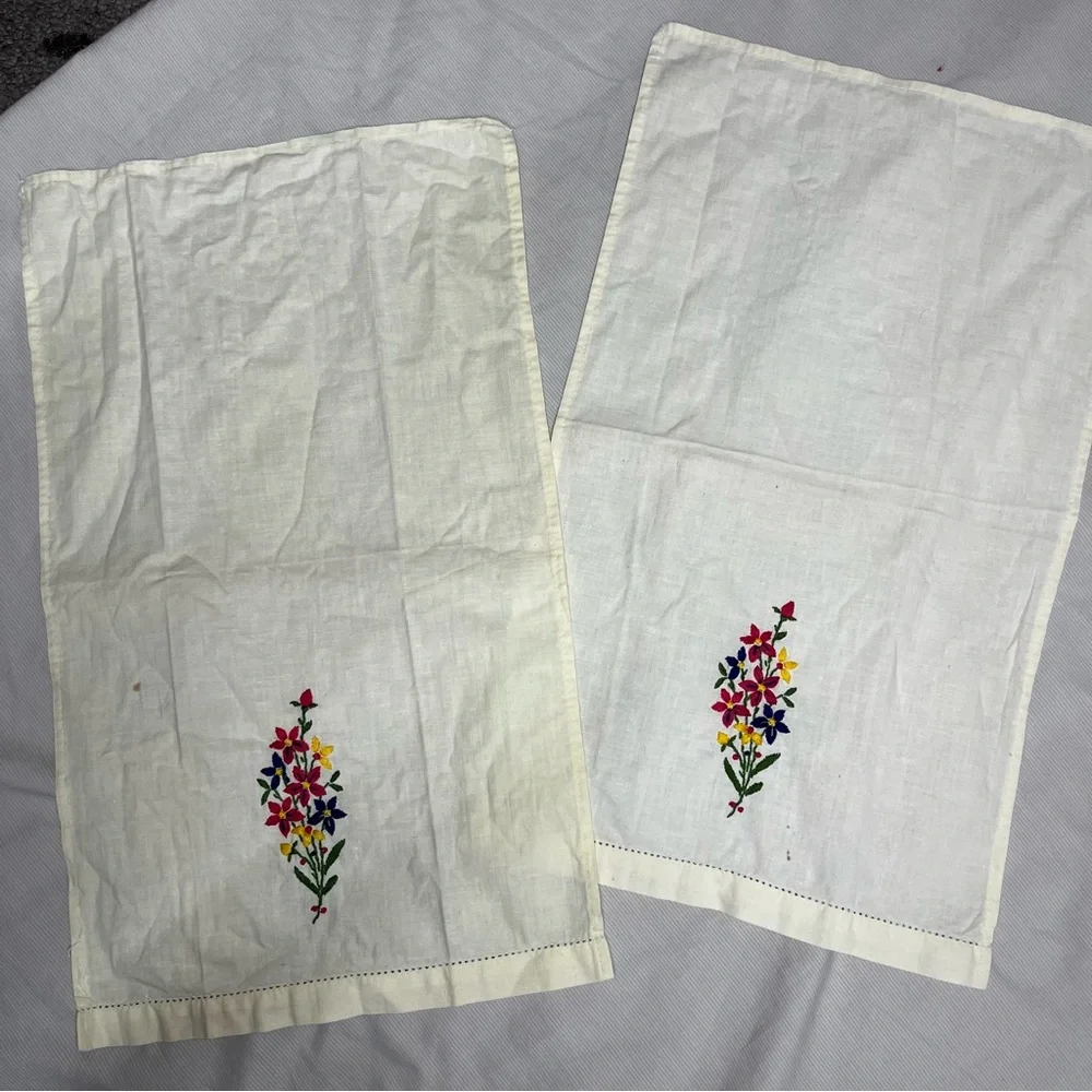 Pair of Vintage Cream Linen Tea Towels Puffy Embroidered Flowers 17x10